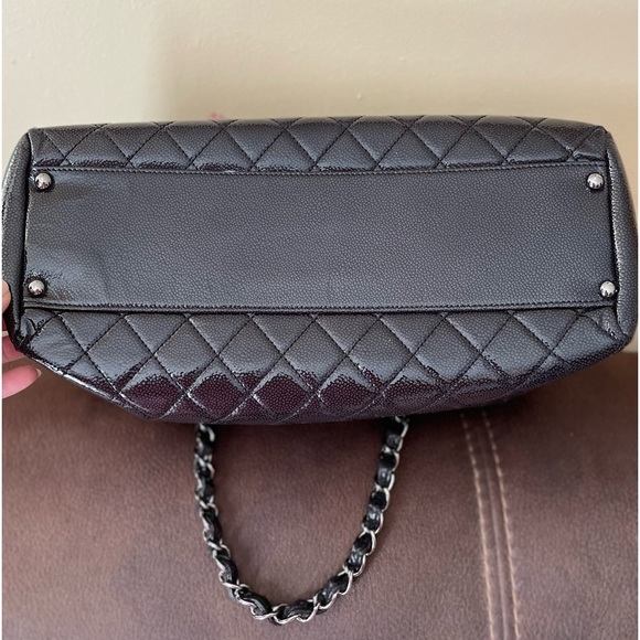 ‼️SOLD‼️CHANEL 2.55 reissue glazed caviar quilted diamond shine tote - Picture 13 of 16
